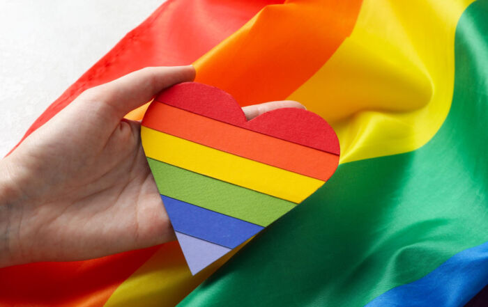 Sensibilidad y competencia cultural en el servicio a la población LGBTTQ+